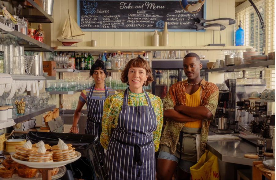 A group of people standing in a restaurant
AI-generated content may be incorrect.