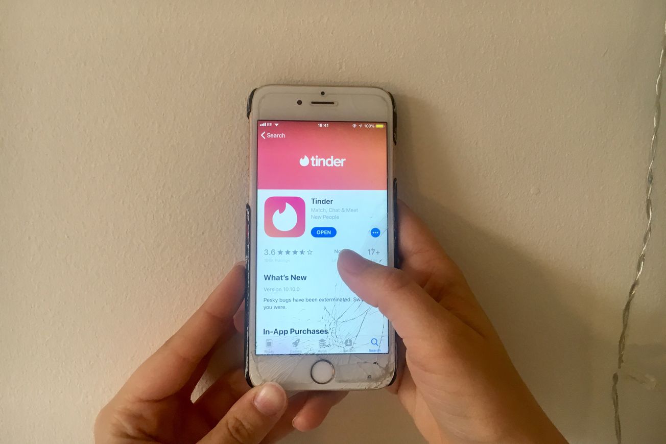 Dating apps as a student: 'I am not swiping to complete myself'