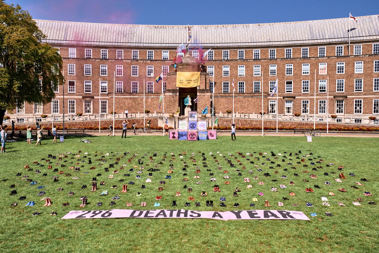 ‘Clean Air for Life - Not Just for Lockdown’: XR rebels occupy the roof of Bristol City Hall