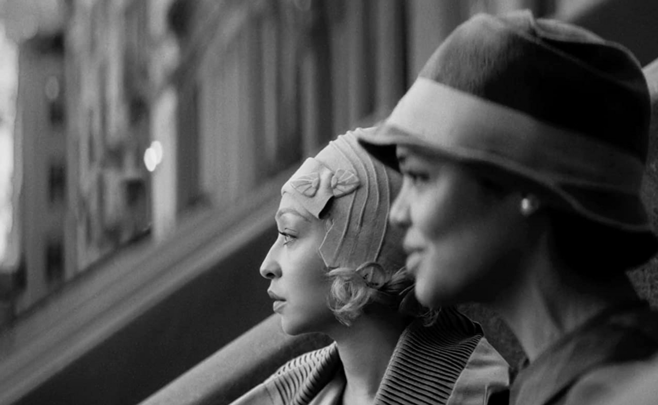 Passing: An artsy but poignant adaptation